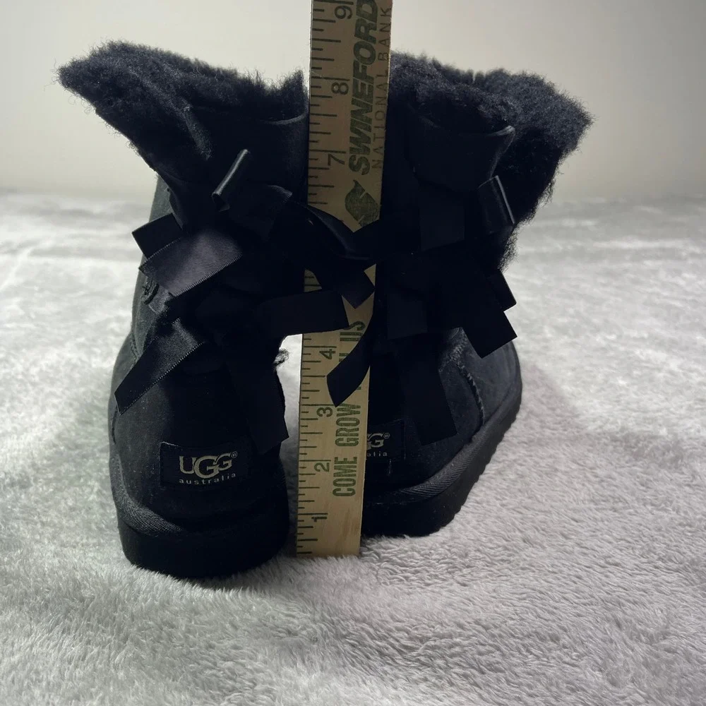 UGG Australia Black Suede Leather Shearling Ribbon Bow Short Boots‎ US 4